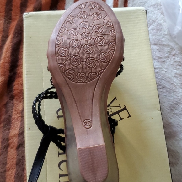 Shoes - Picture 5 of 7